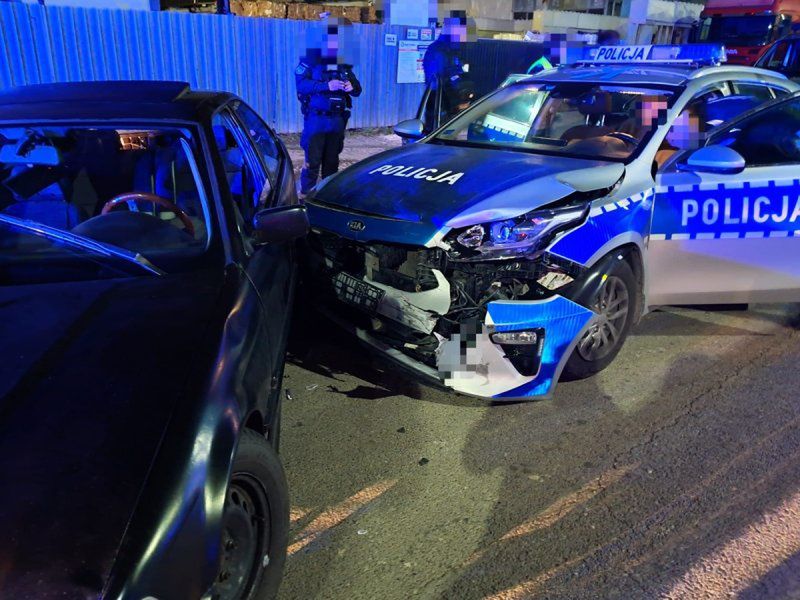 Mielec: Policja staranowała uciekającego BMW 20-latka