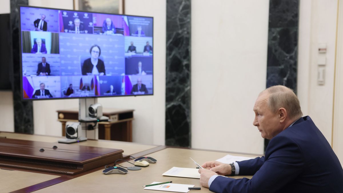 Russian President Vladimir Putin chairs a meeting on oil industry development via a video conference at the Kremlin in Moscow, Russia, 17 May 2022. EPA/MIKHAIL METZEL/SPUTNIK/KREMLIN / POOL Dostawca: PAP/EPA.