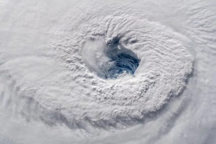 Huragan Florence widziany ze stacji kosmicznej zasłania pół Ziemi 5