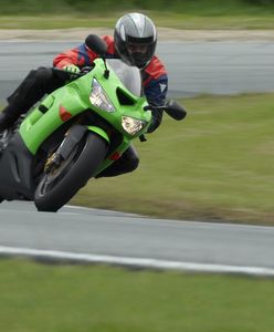 Co to jest przeciwskręt na motocyklu? Jeśli zrozumiesz, to nie zrobisz błędu