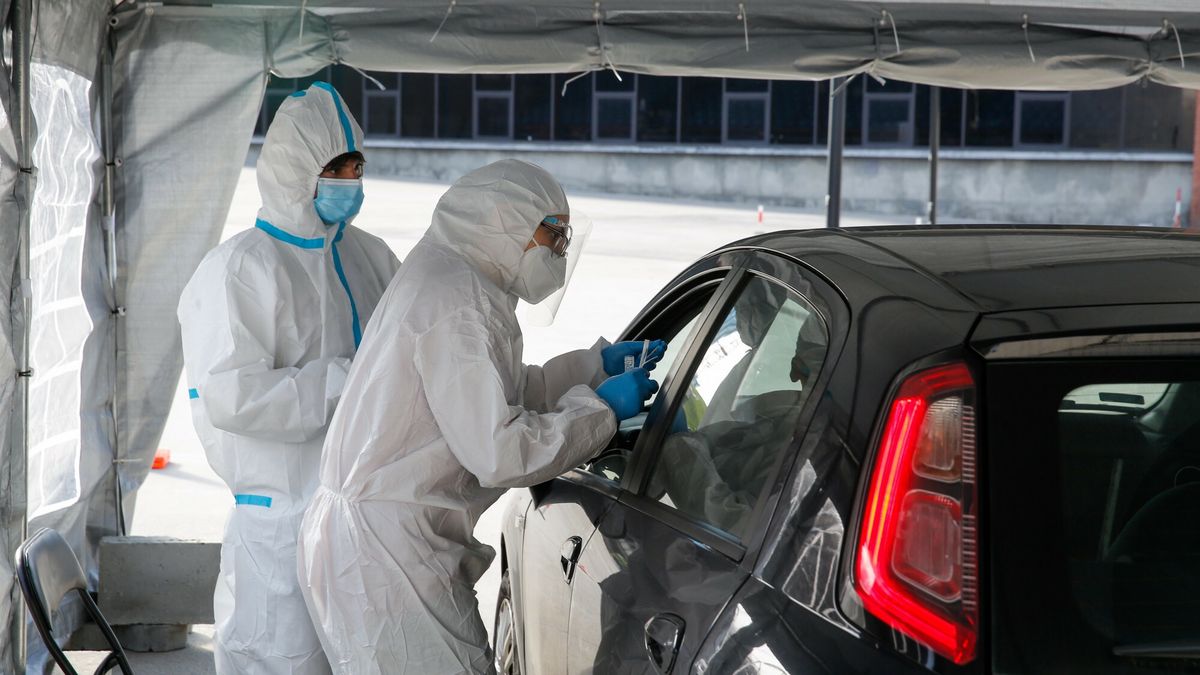 Test na koronawirusa. W poniedziałek rząd przedstawił nową ścieżkę testowania. Ta działa... średnio