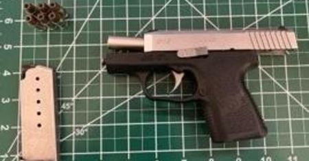 Nietypowy incydent na lotnisku w USA. Kobieta chciała wejść na pokład z naładowaną bronią