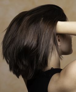 Ozdrowieńcom garściami wypadają włosy. Nowe powikłanie po COVID-19