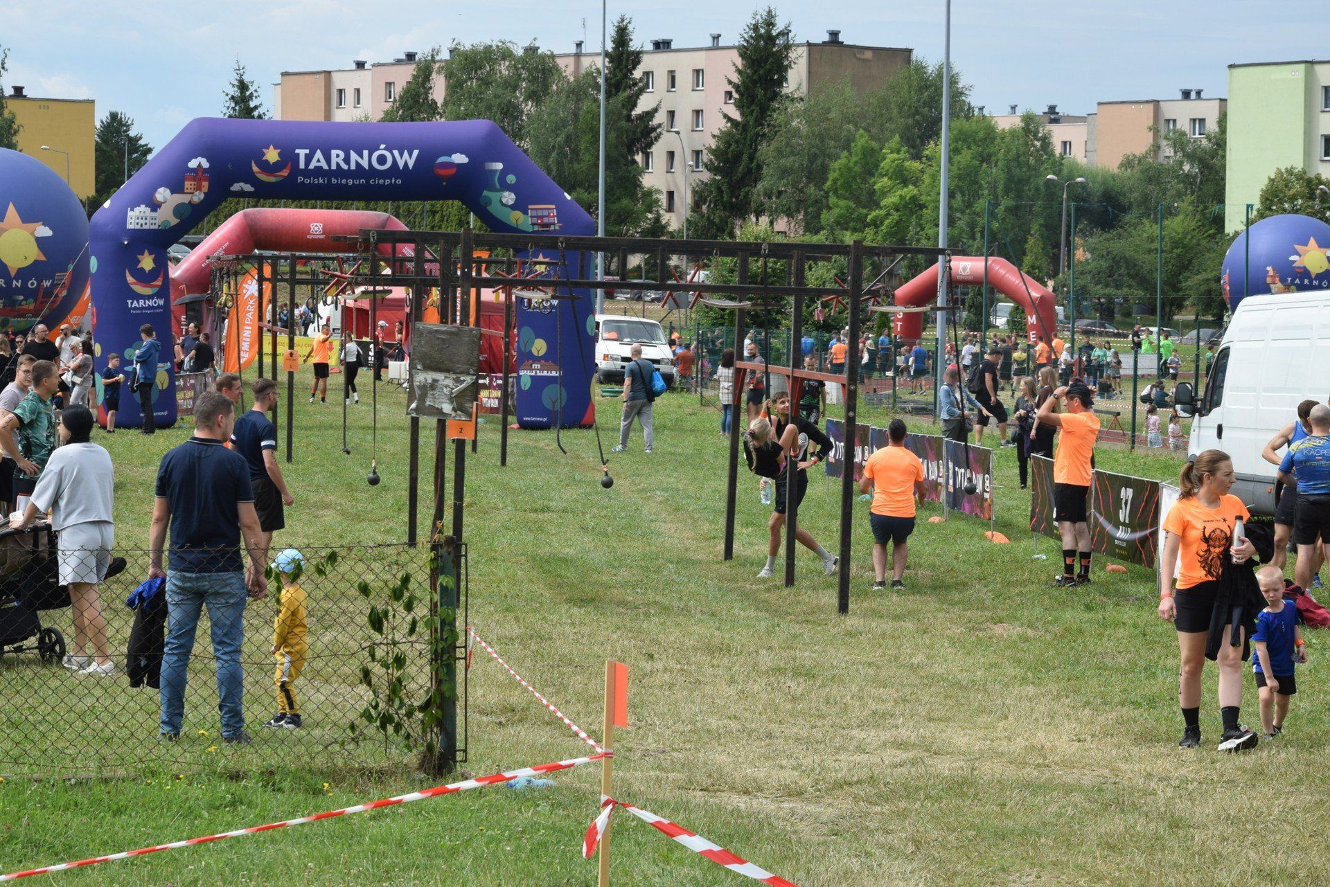 Na starcie Gemini Park Tytan Run stanęło kilkuset zawodniczek i zawodników w różnym wieku