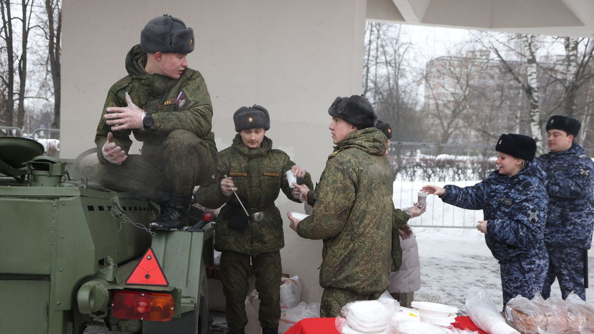 KRASNOGORSK, RUSSIA - FEBRUARY 24 (RUSSIA OUT) Russian Army soldiers pour tea at a field kitchen during a pro-military event, called "The Patriotic-sportive action To be healthy is fashionable", hosted by a local administration on February 24, 2024 in Krasnogorsk, a suburb of Moscow, Russia. Today marks two years since Russia's large-scale invasion of Ukraine. (Photo by Contributor/Getty Images)