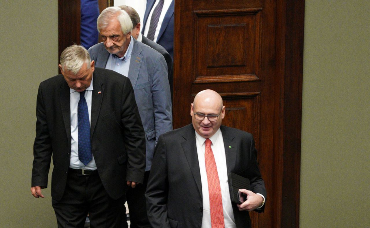 PiS i weto w UE. Większość bez Ziobry? Apel do premiera