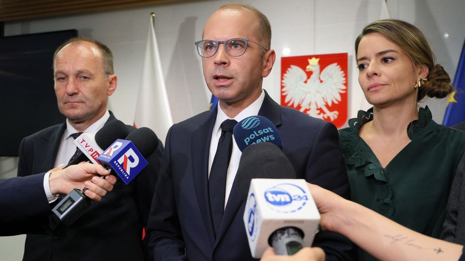 Micha� Szczerba, Marek Sowa, Aleksandra Leo
Pawe� Supernak
afera wizowa, cudzoziemcy, ds. tzw. afery wizowej, komisja, komisja sejmowa, legalizacja pobytu cudzoziemc�w, polityk, polityka, pose� pos�owie, posiedzenie posiedzenia, sejm, Sejm RP, wizy
