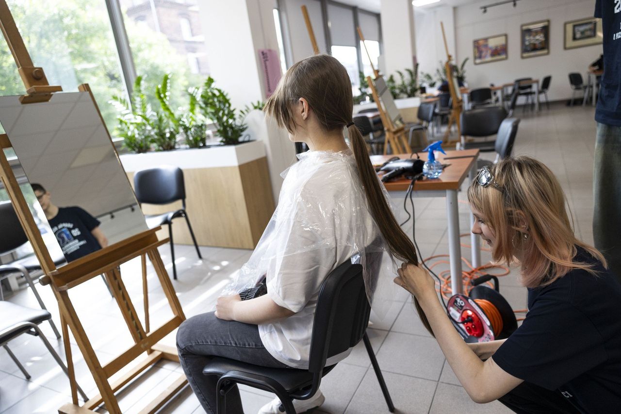 Akcja "O włos od pomocy" na Politechnice Krakowskiej. Będą peruki dla potrzebujących