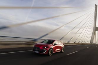 Renault i Dacia zwiększyły sprzedaż. Polacy kupują zwłaszcza hybrydy i auta na LPG