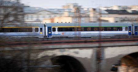 Uszkodzona szyba w pociągu PKP Intercity. Sprawę bada policja