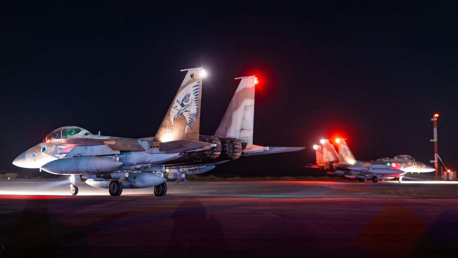 F-15I "Ra'am" z bombami SPICE 1000 i licznymi zbiornikami paliwa