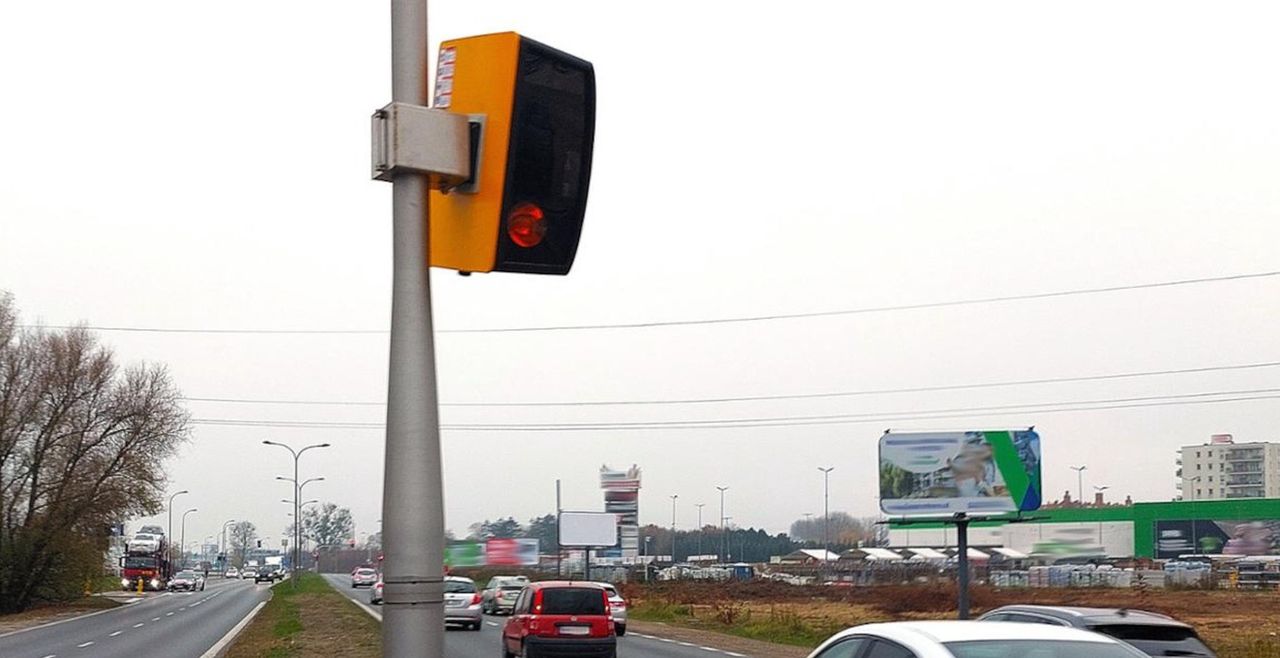 Nowy sprzęt na drogach. Hamowanie przed fotoradarem nic nie da