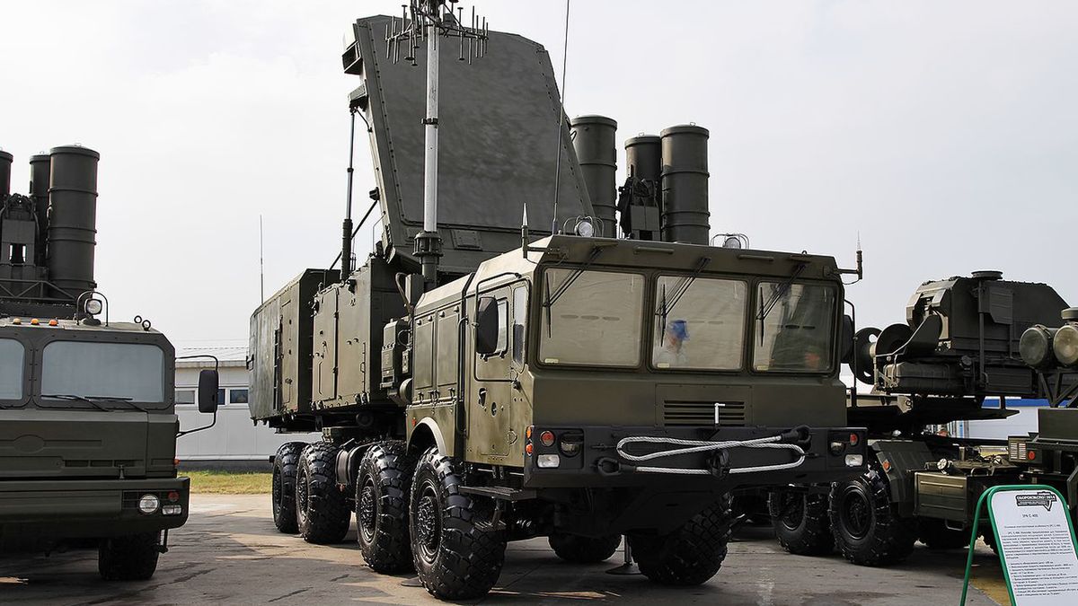 Wyrzutnia i radar systemu przeciwlotniczego S-400