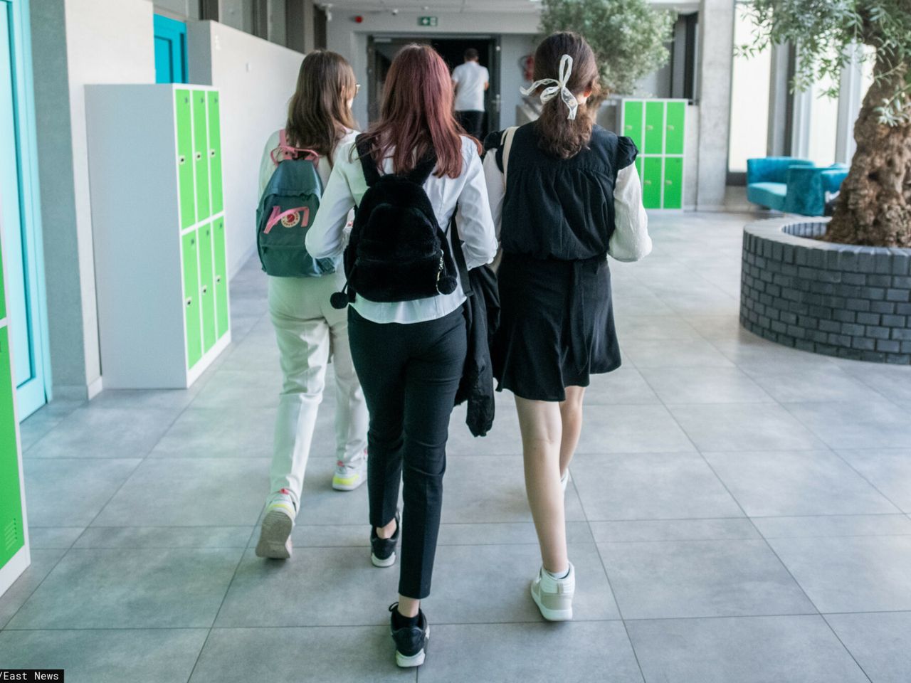 Mundurki wracają do szkół? MEN zabrał głos