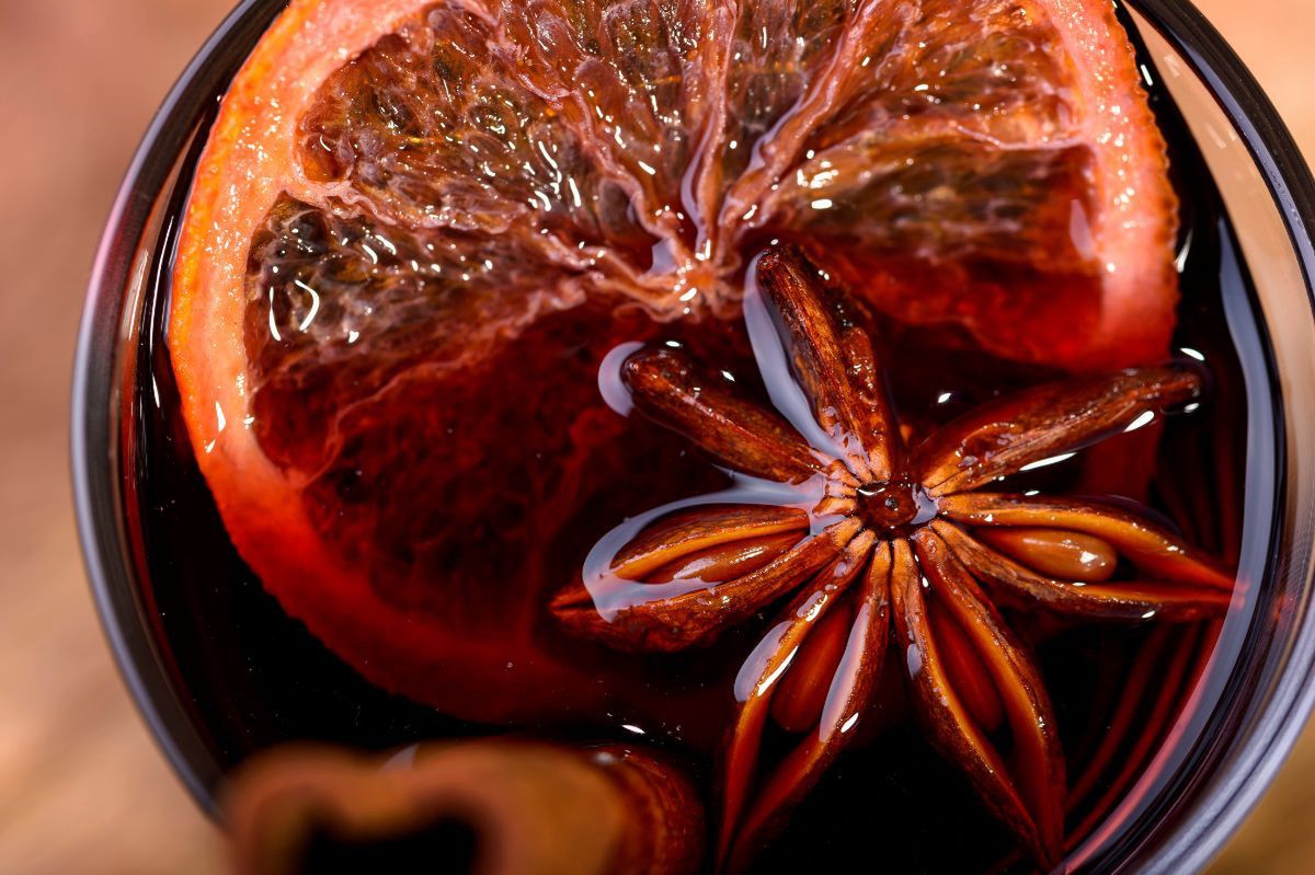 Winter wonder: Non-alcoholic mulled drinks you can enjoy - black tea and cherry versions