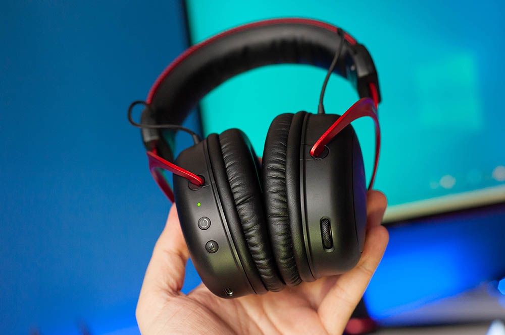 HyperX Cloud 2 Wireless - przyciski i złącza