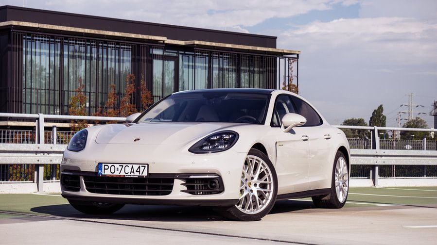 Przez niedokładnie sformułowaną ustawę oraz ogólne pojęcie samochodu hybrydowego, Porsche Panamerę 4 E-Hybrid będzie można kupić nawet o 82 tys. zł taniej.