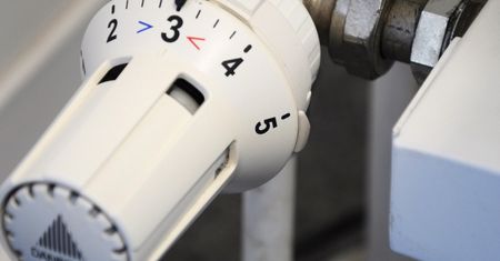 Kary za zbyt wysoką temperaturę w mieszkaniu? Rząd chce iść inną drogą