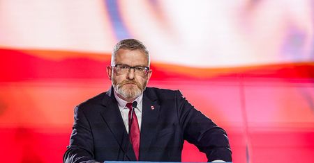 Rodzina Braunów podzielona. Siostra krytykuje brata w "Der Spiegel"