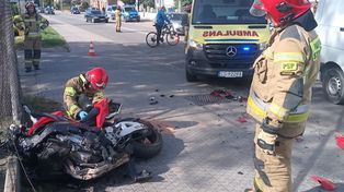 Grudziądz: Groźnie wyglądające zderzenie. Ranny motocyklista został zabrany do szpitala