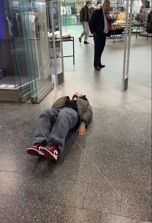 Pełzający nastolatkowie