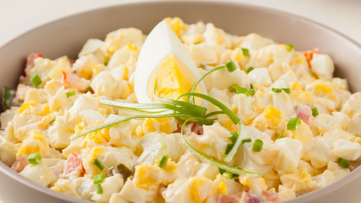 Sałatka jajeczna z pieczarkami