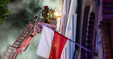 Palił się hotel Metropol w Śremie. Wielu strażaków walczyło z ogniem