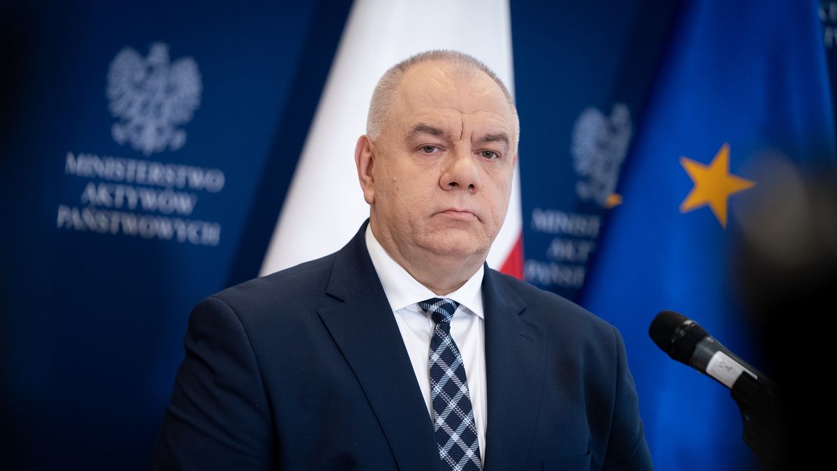 "Zaczęło się". Sasin straszy cudzoziemcami. Co oznacza pismo krążące po Podlasiu?