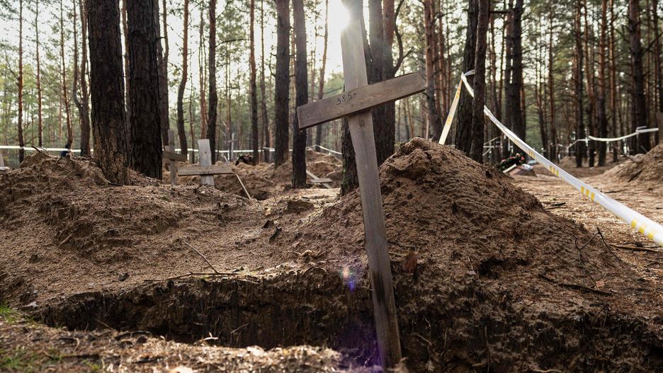 Absurdalne oskarżenia Rosjan. Twierdzą, że Ukraińcy wykopują zwłoki