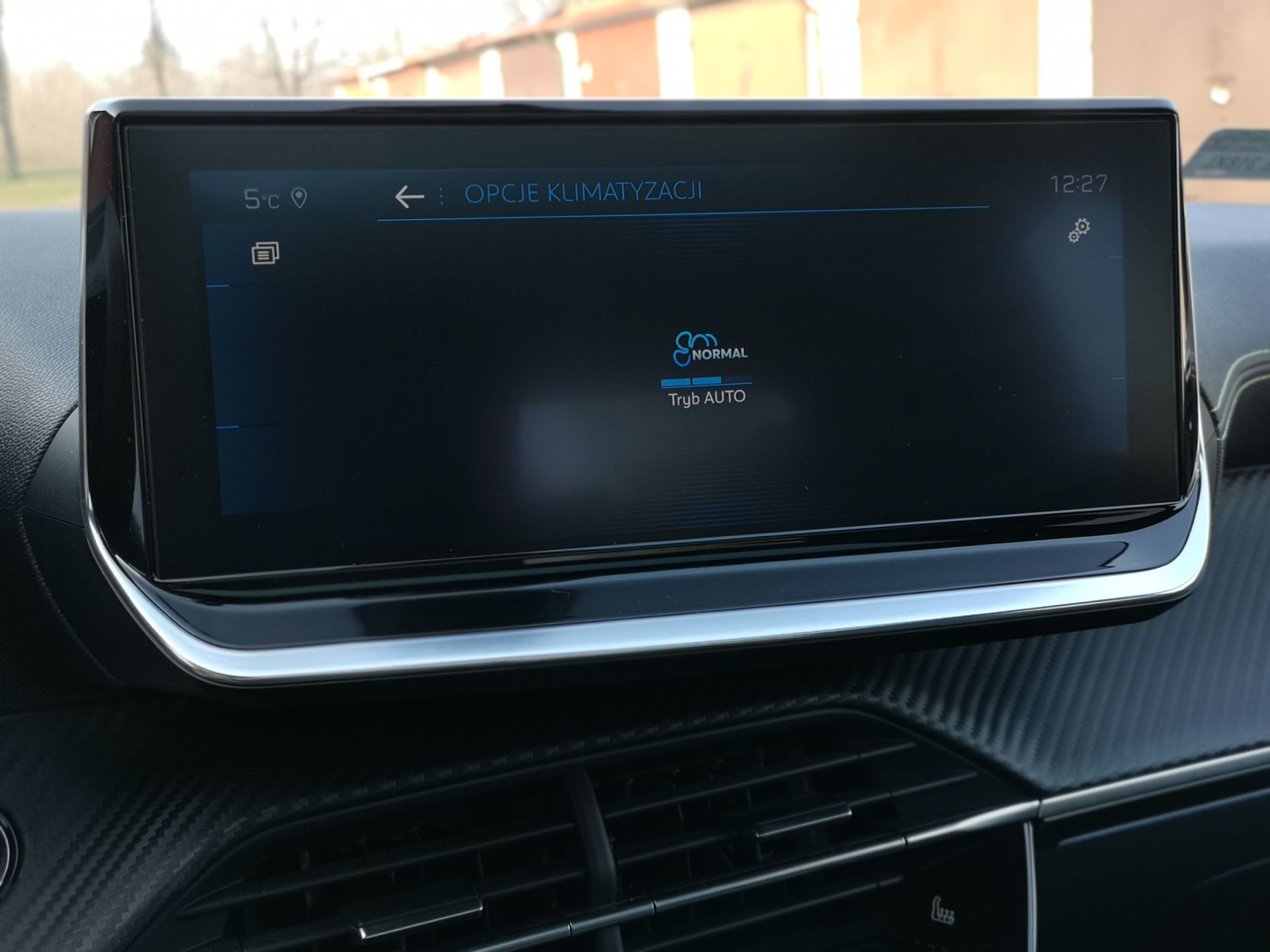 Peugeot 208 GT Line: wirtualne zegary 3D oraz obsługa systemu 25