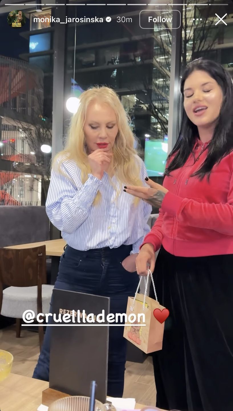 Uczestniczki "Królowej Przetrwania" na kolacji