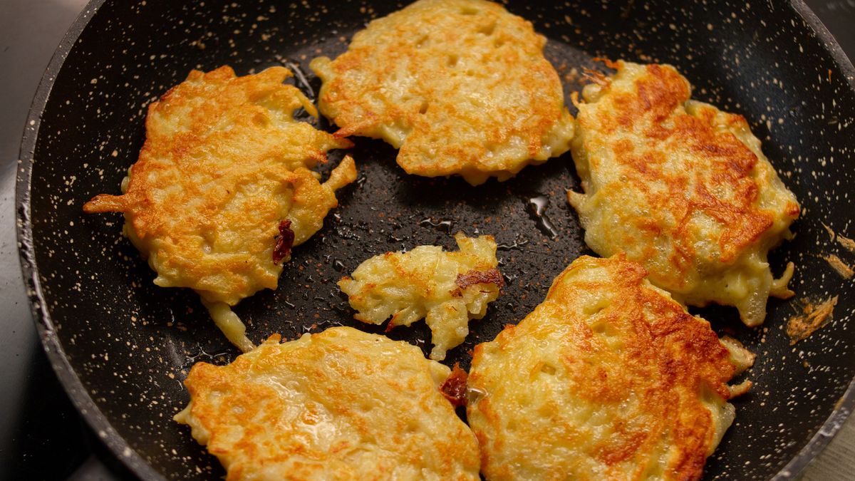 fried potato pancakes on black pan
fried potato pancakes on black pan.
epov
food, potato, pancakes, fry, vegan, frying pan, cooking, cuisine, products, recipe, fast, fast food, food, potato, pancakes, fry, vegan, frying pan, cooking, cuisine, products, recipe, fast, fast food
