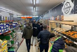 Gigantyczne kolejki w sklepach. Polacy "zbroją się" na sylwestra
