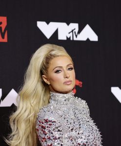 Paris Hilton w srebrnej mini na gali MTV VMA. Dosłownie błyszczała!