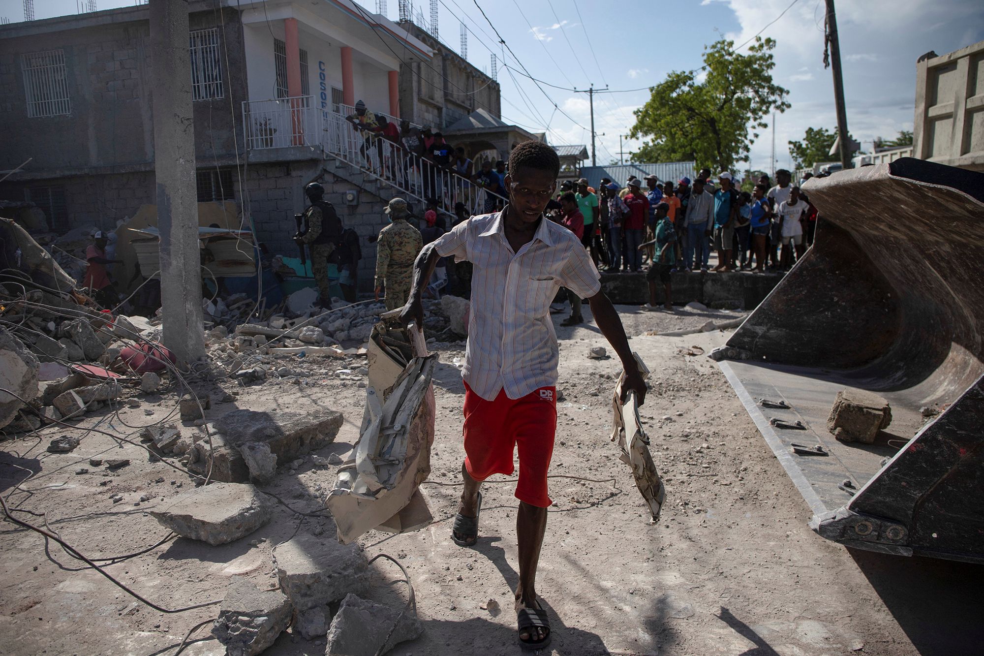 Trzęsienie ziemi na Haiti. Obraz smutku i rozpaczy wśród wielkich zniszczeń 2