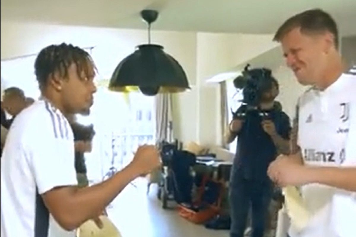 Wojciech Szczęsny i Weston McKennie w tortilla challenge