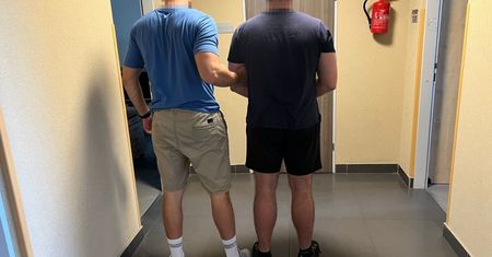 Wynajmowali auta, po czym je sprzedawali. Policja rozbiła szajkę
