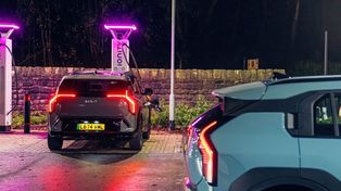Ten europejski kraj mięknie w sprawie elektryków. Auta spalinowe wracają do łask