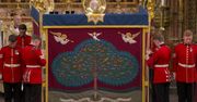 Ważny moment koronacji. Specjalny baldachim zasłonił widok