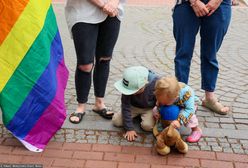 Przysposobienie dzieci przez pary LGBT? Polacy zabrali głos