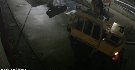 Napad na kantor z koparką. Policja ma sprawców