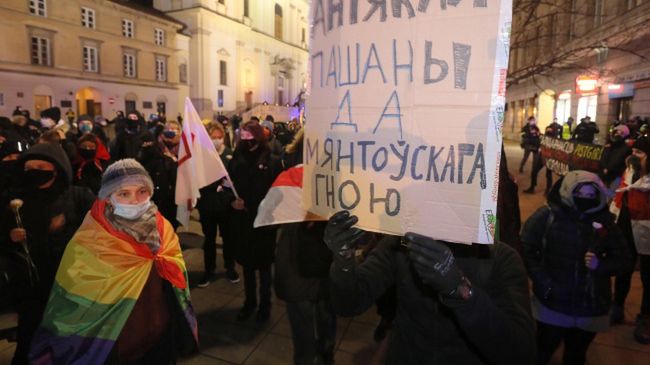 Warszawa. Trwa demonstracja z walczącymi na Białorusi