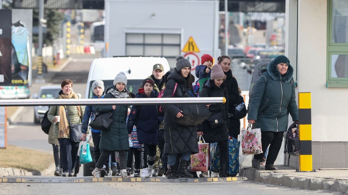 Sytuacja na przej?ciach granicznych polsko-ukrai?skich
26.02.2022 Medyka Przejscie graniczne z Ukraina w Medyce  fot. Andrzej Iwanczuk/REPORTER
Andrzej Iwanczuk/REPORTER