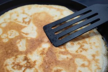 Naleśniki smażę tylko na tym tłuszczu. Są pyszne i się nie rwą