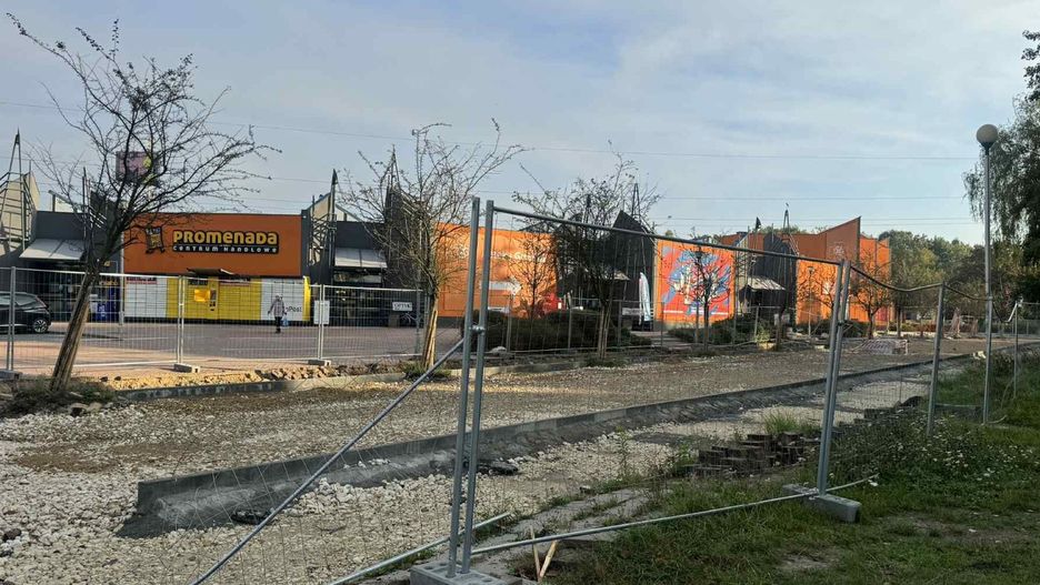 Modernizacja Promenady Czesława Niemena w Częstochowie, rozpoczęta w lipcu 2025 roku, od kilku tygodni stoi w miejscu.
