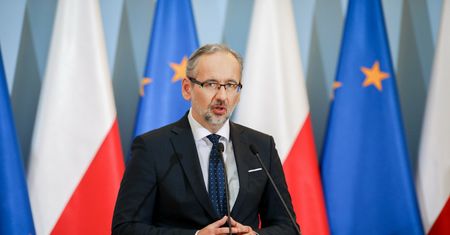 Niedzielski: Myślę, że część z nas będzie już zawsze nosić maseczki