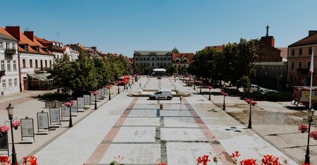 Rynek Starego Miasta w Płocku przejdzie metamorfozę. Będzie więcej zieleni, drzew i ławek!