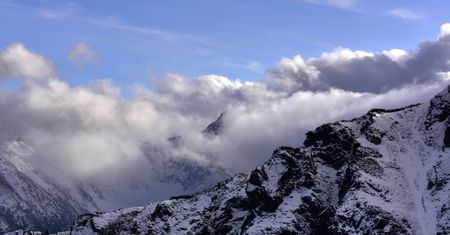 Tatry zasypane śniegiem. Nocna akcja TOPR