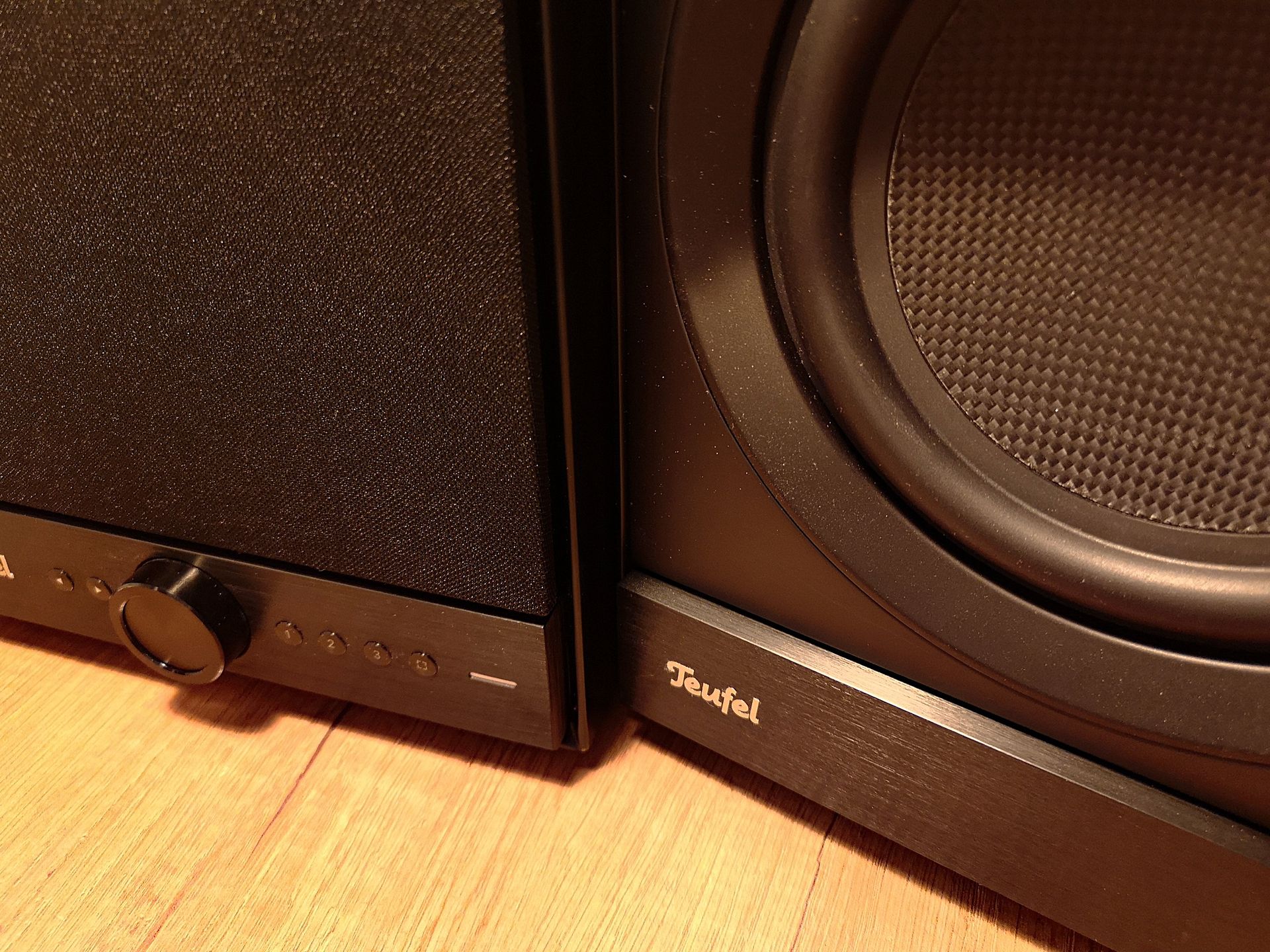 Test głośników Teufel Stereo M: bogactwo możliwości zamknięte w tradycyjnej formie 11