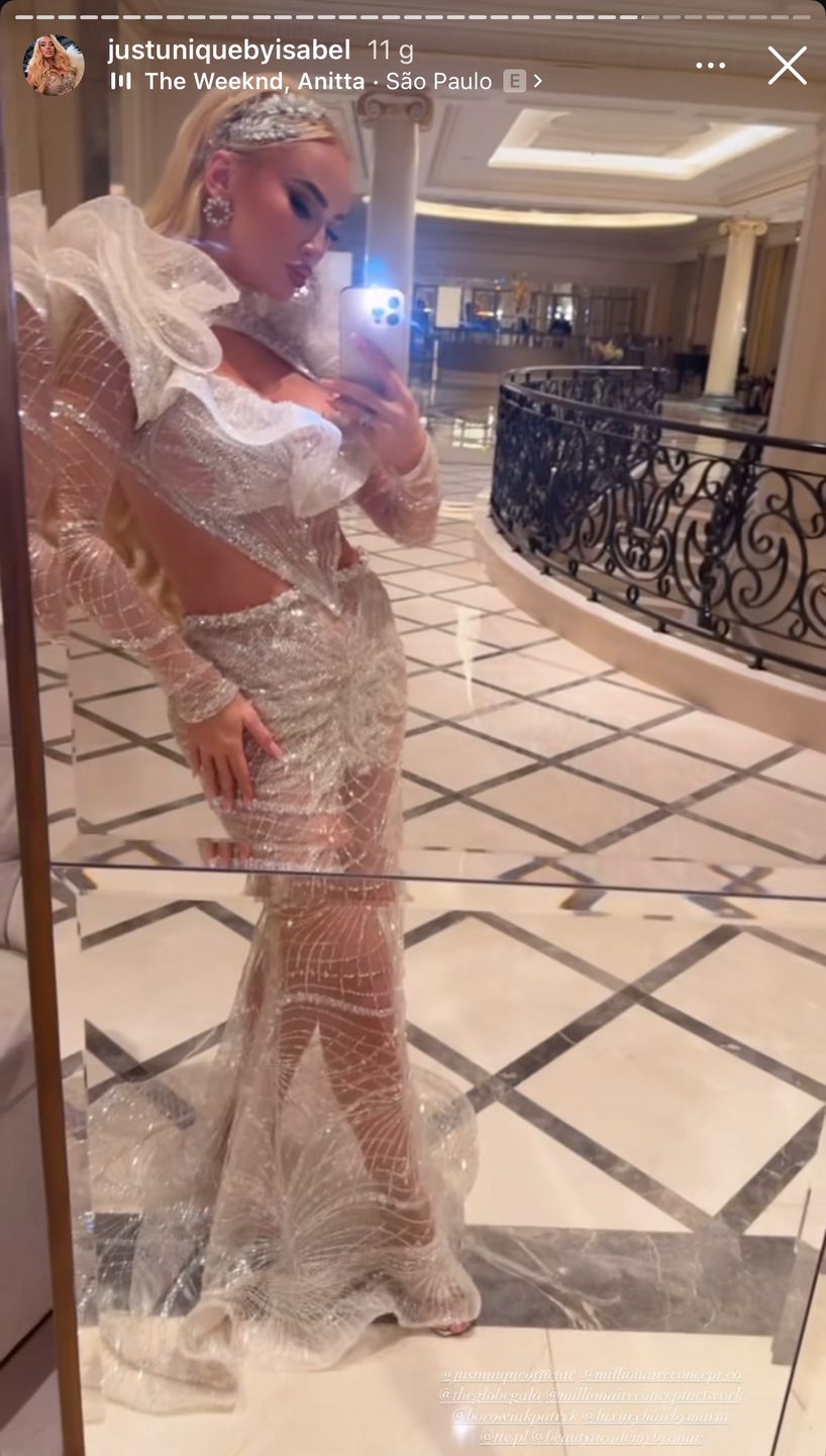 Izabela Macudzińska odbiera nagrodę